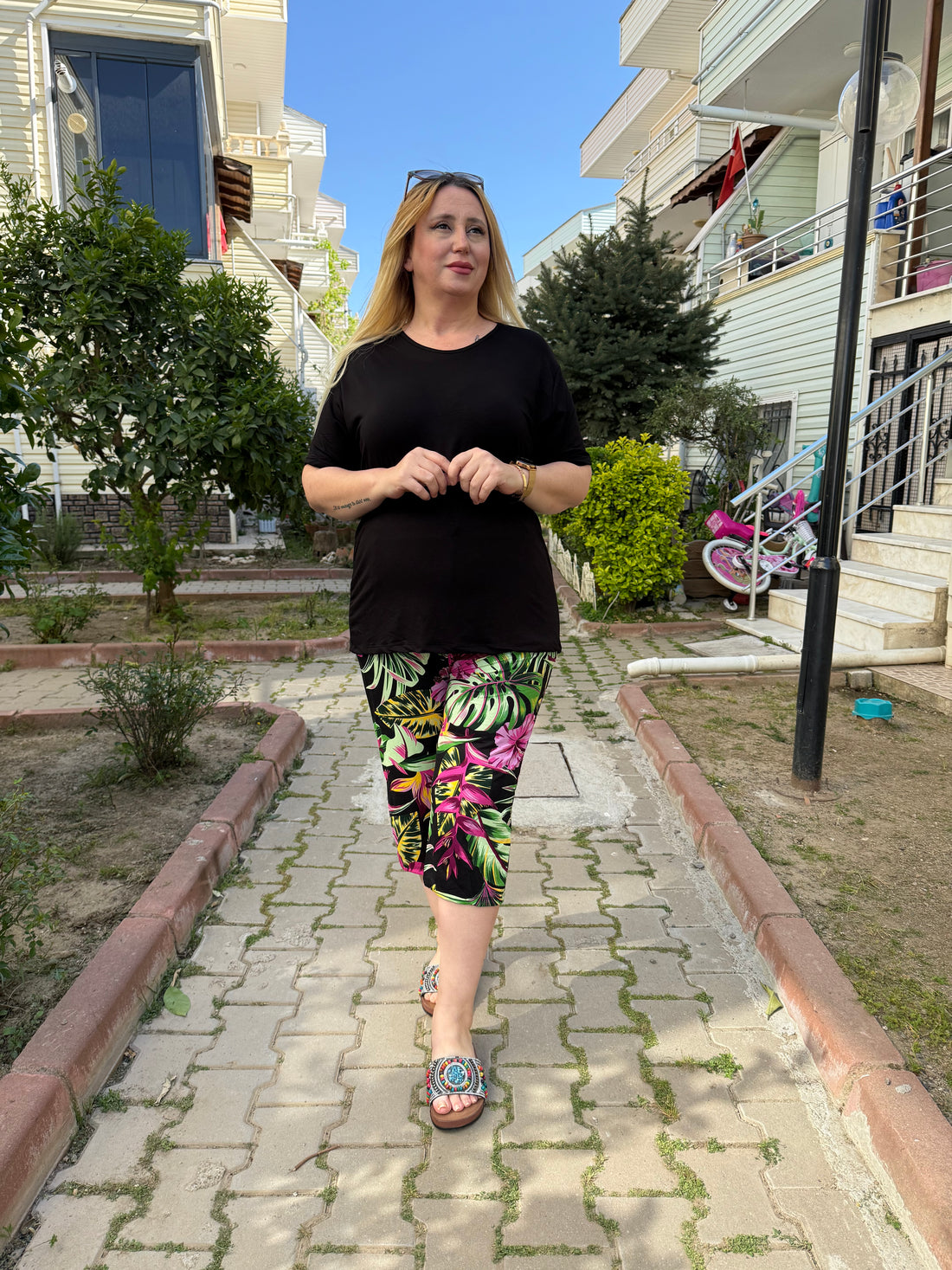 Siyah Yaprak Desenli Penye Kapri Takım