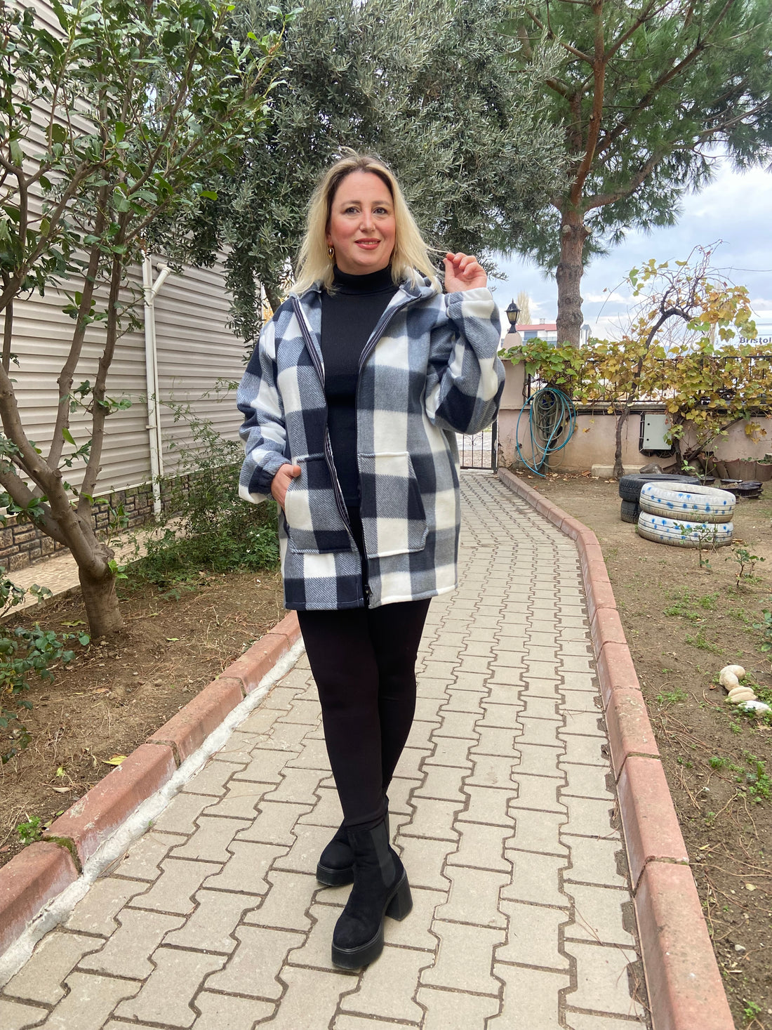 Siyah Beyaz Kareli Polar Ceket