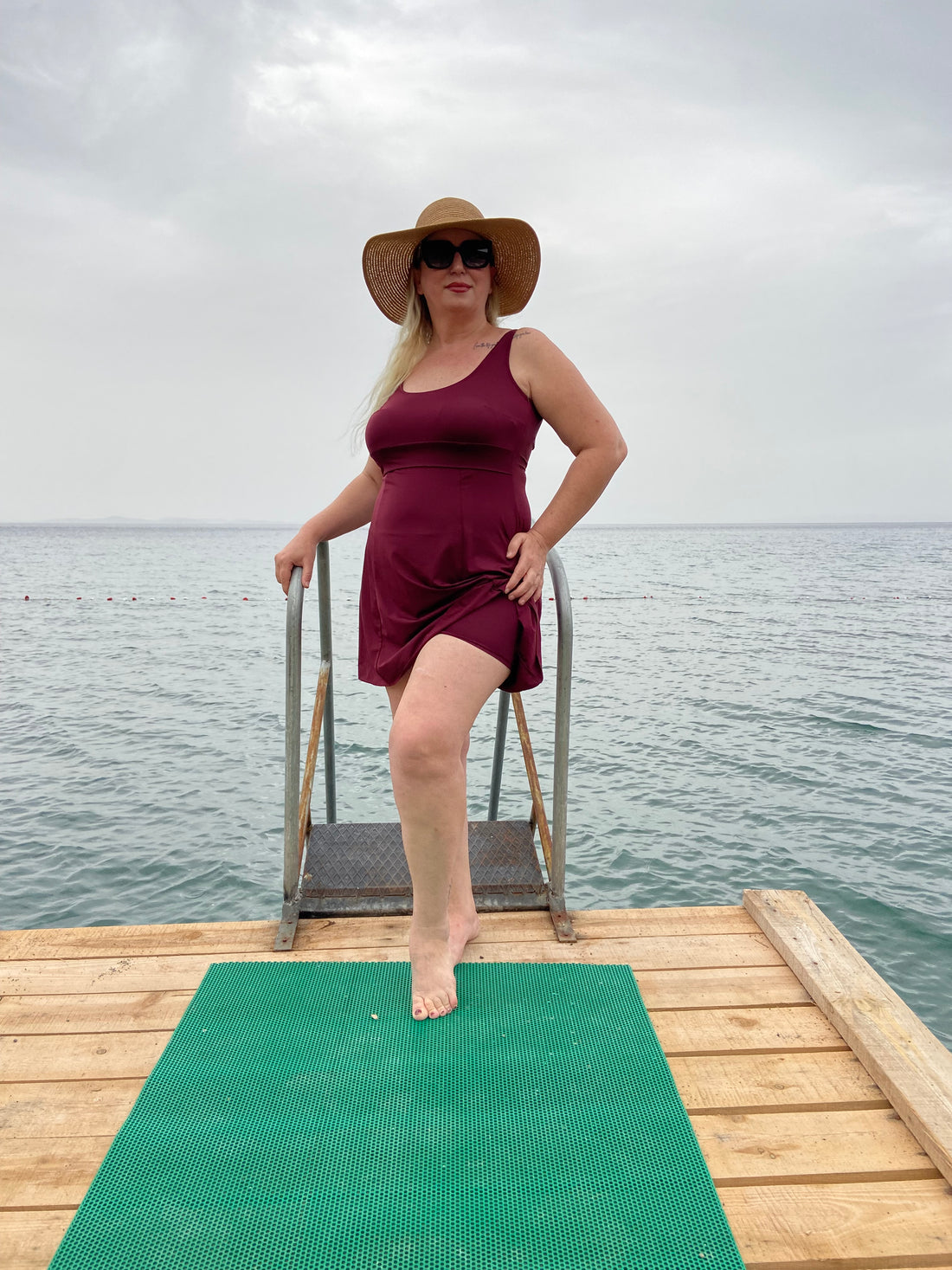 ŞORTU BORDO ELBİSE MAYO