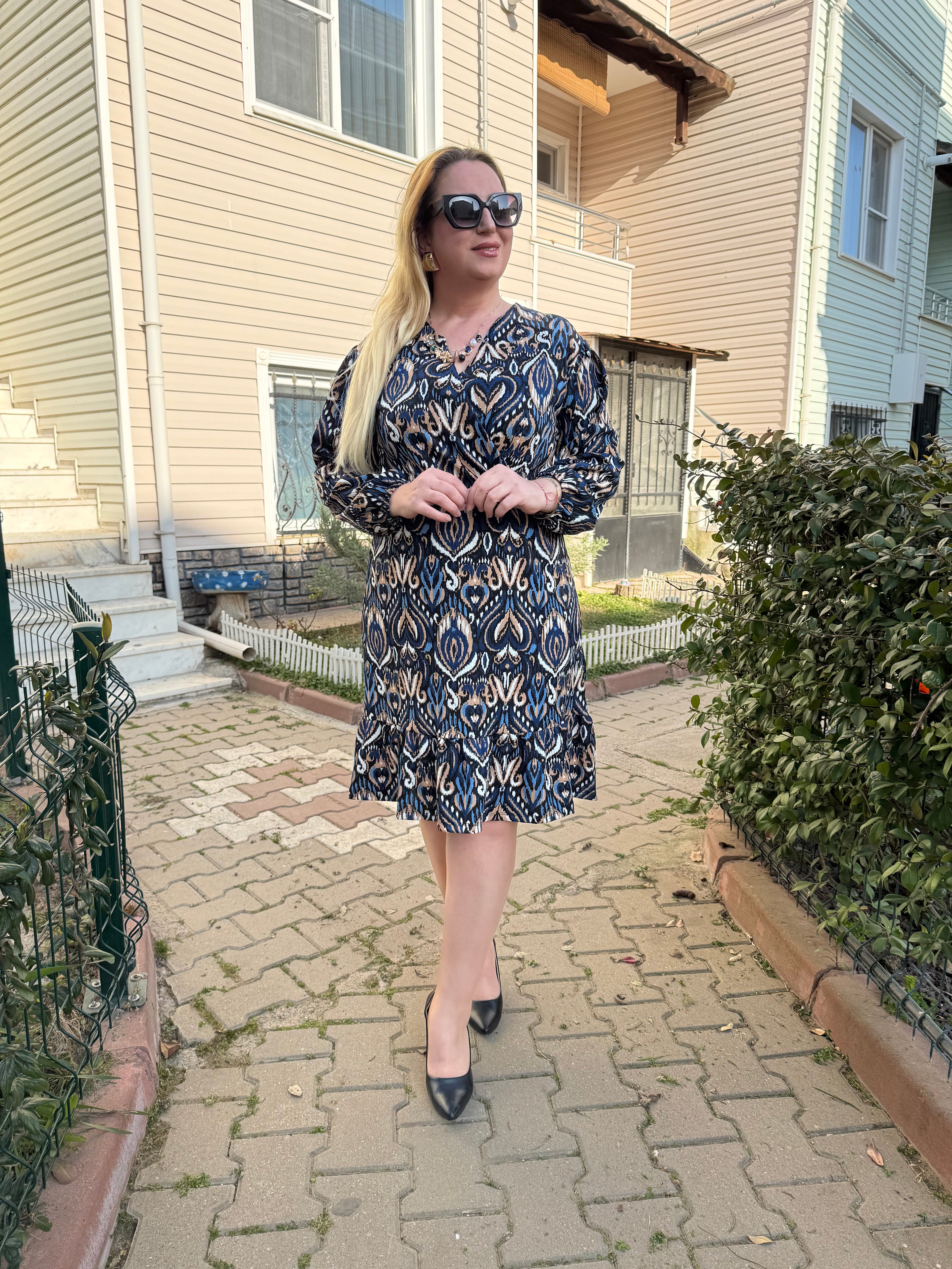 Kravuze Yaka Büyük Beden Mavi Desenli Elbise