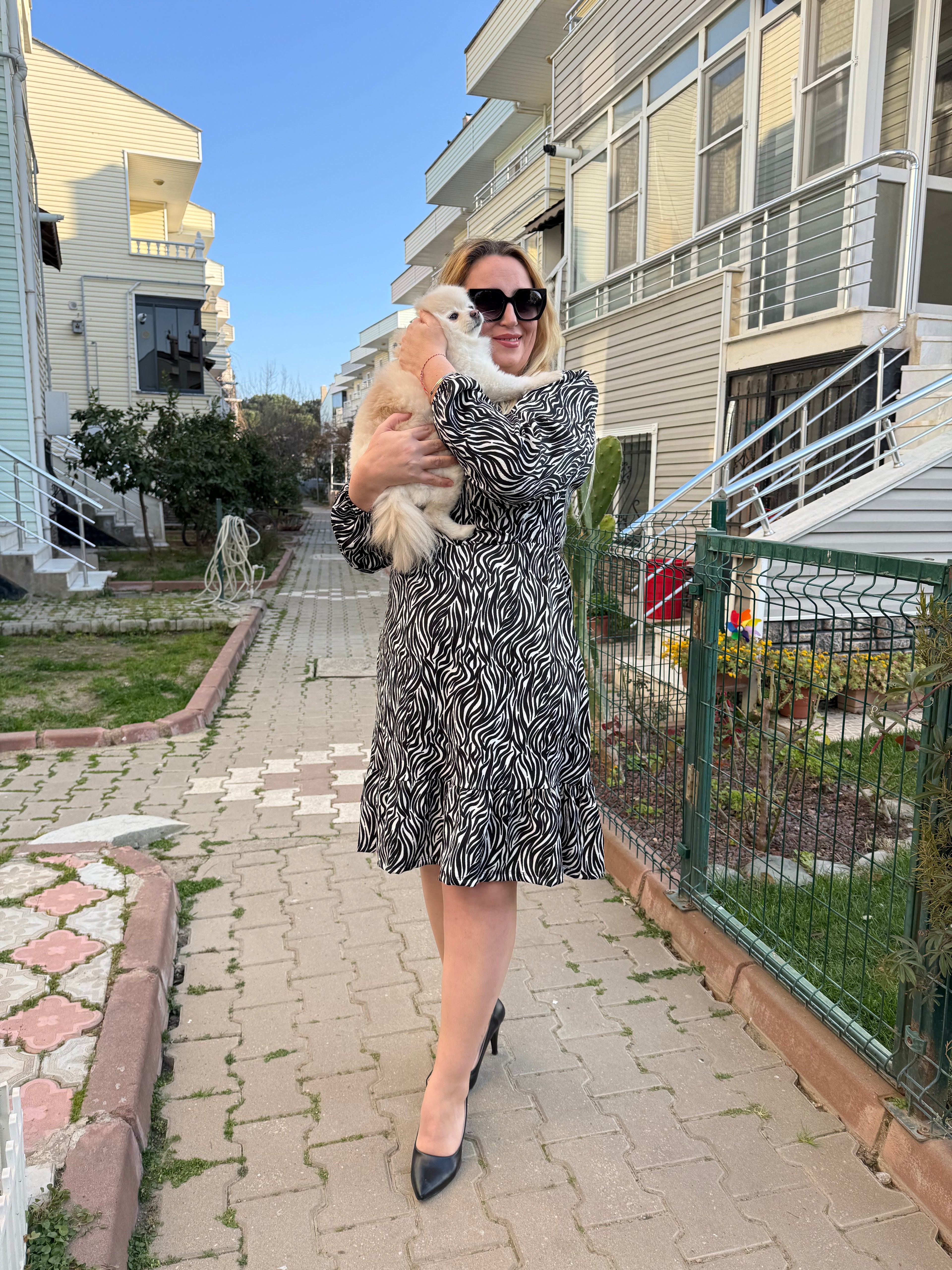 Kravuze Yaka Büyük Beden Siyah Beyaz Desenli Elbise