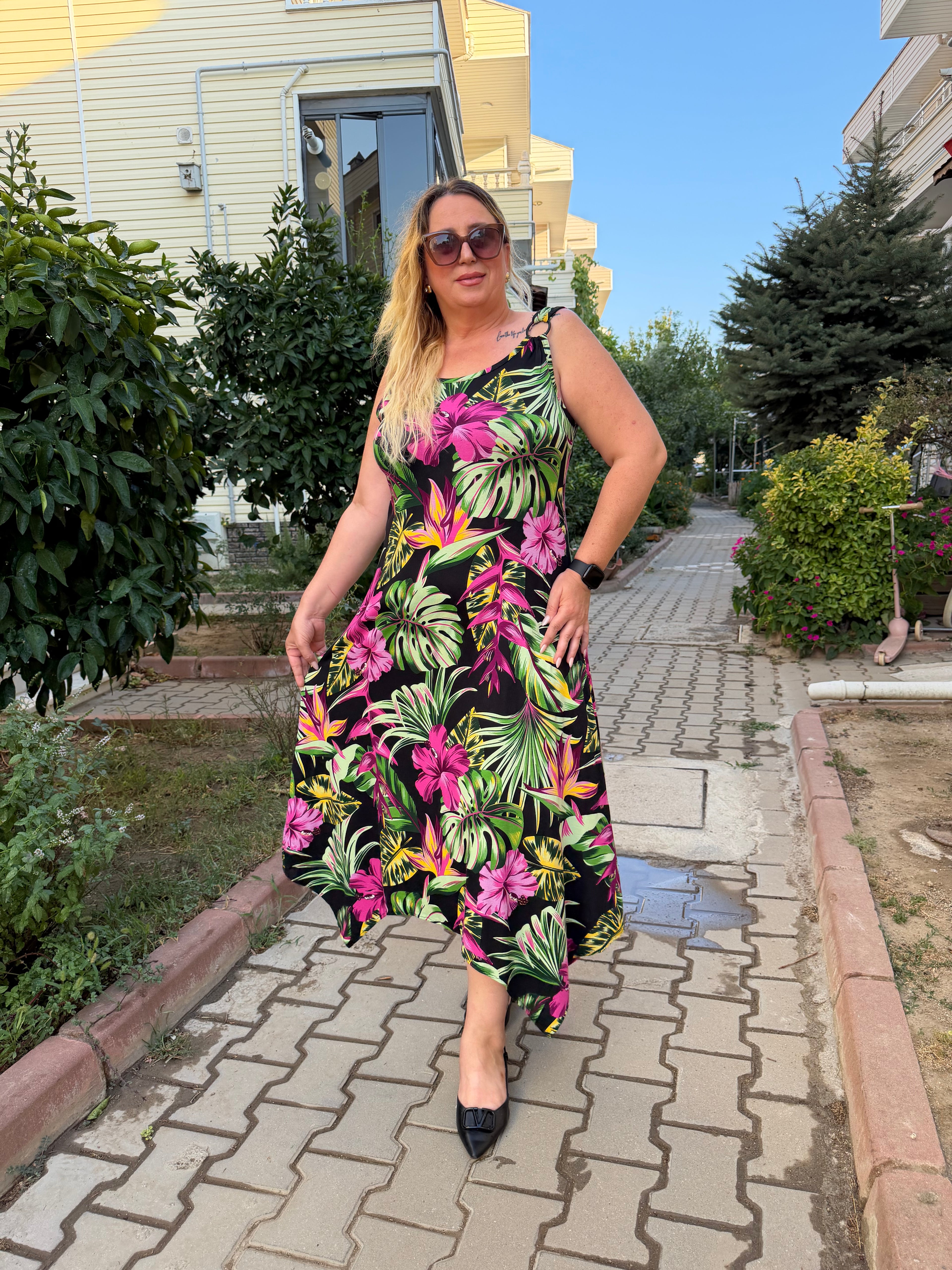 Siyah çiçek Desenli Penye Asklılı Elbise (Kopya)