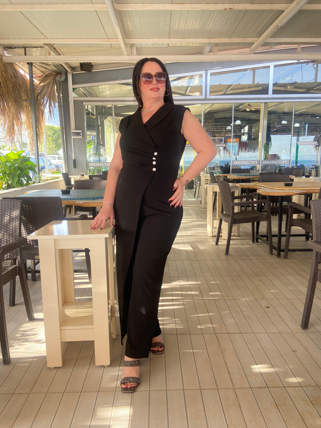 Siyah Özel Düğme Detaylı Tulum