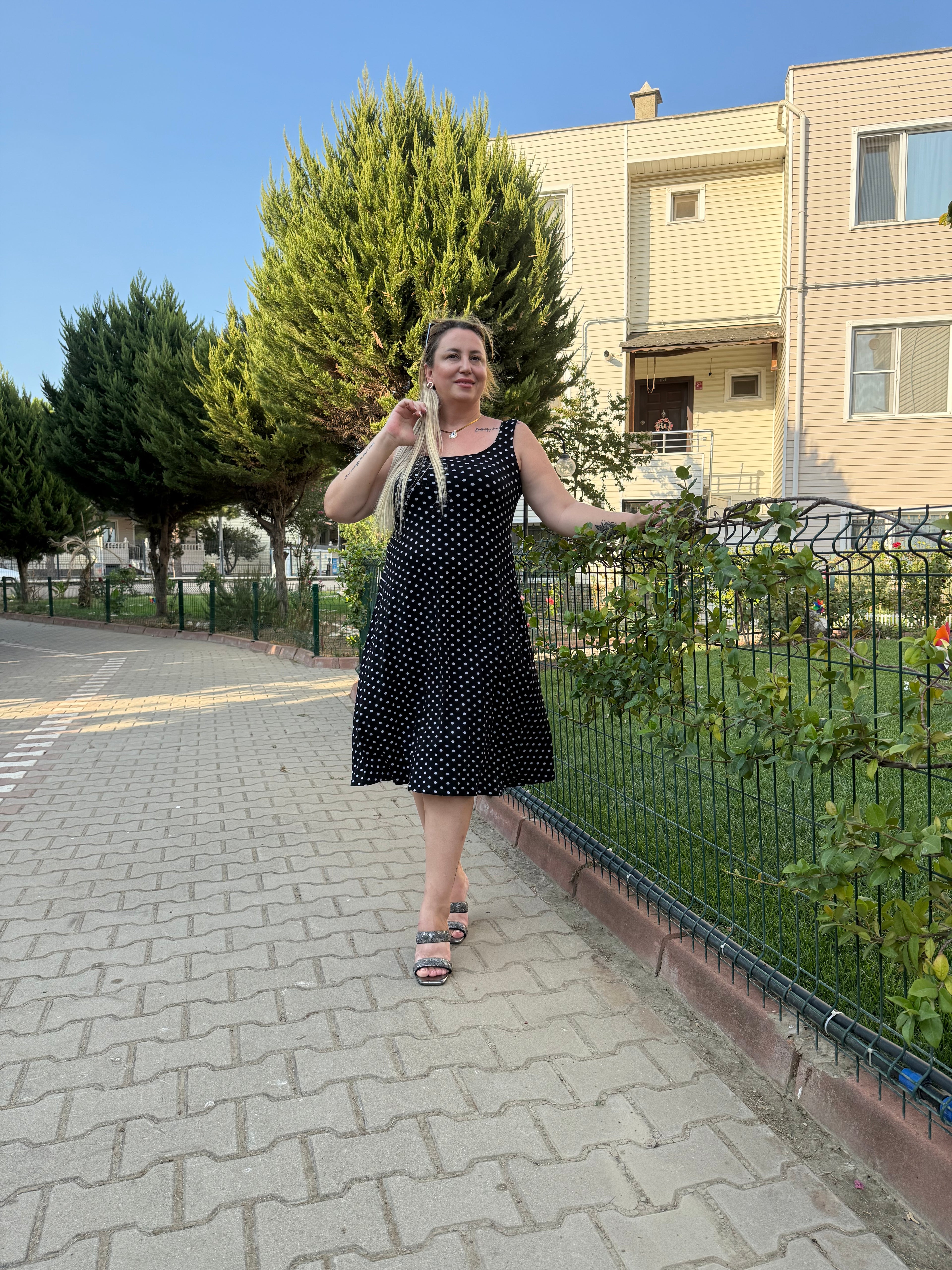Askılı Puantiye Desenli Penye Elbise