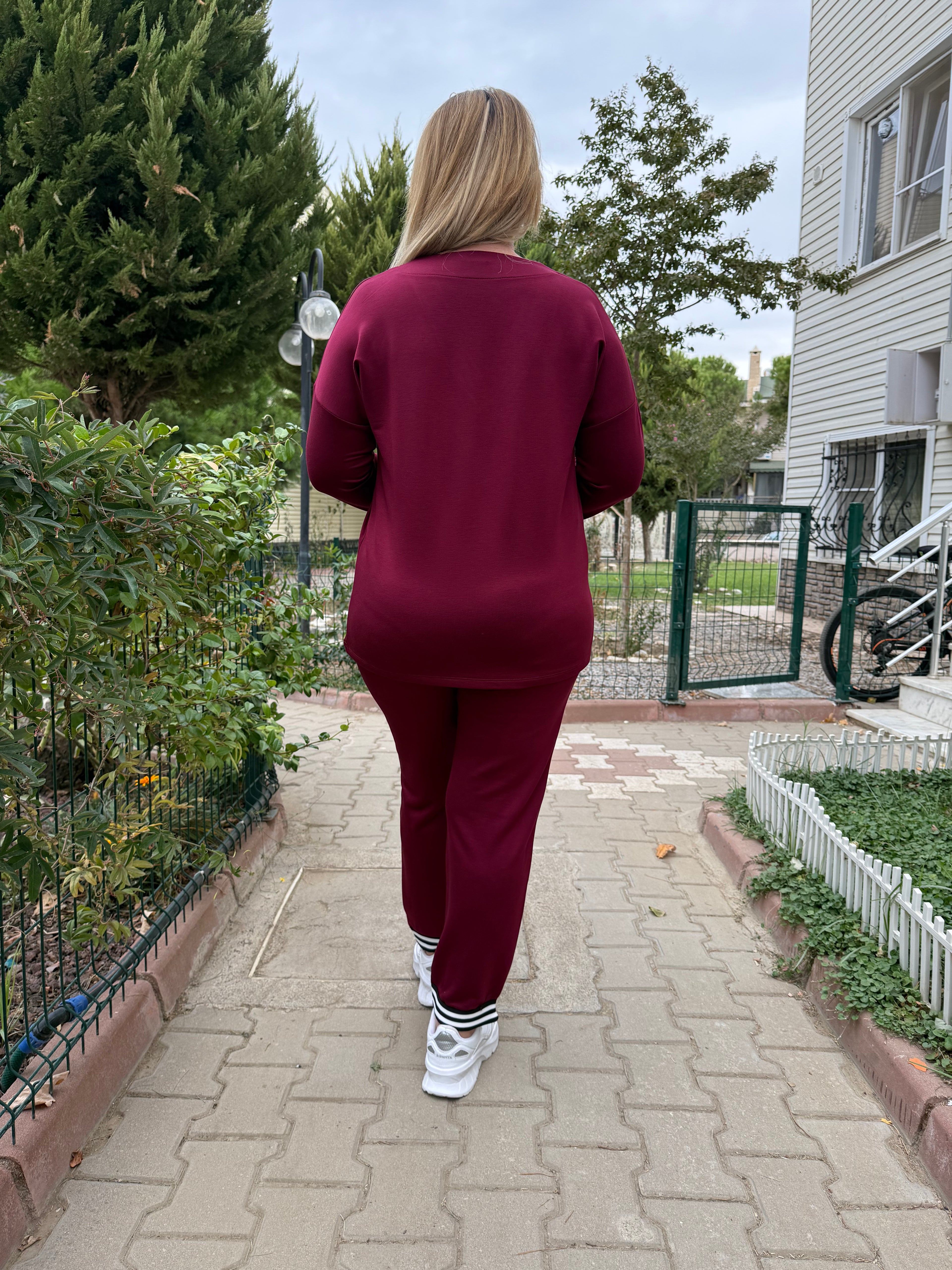 Bordo V Yaka Çizgili Detaylı Rahat Eşofman Takımı