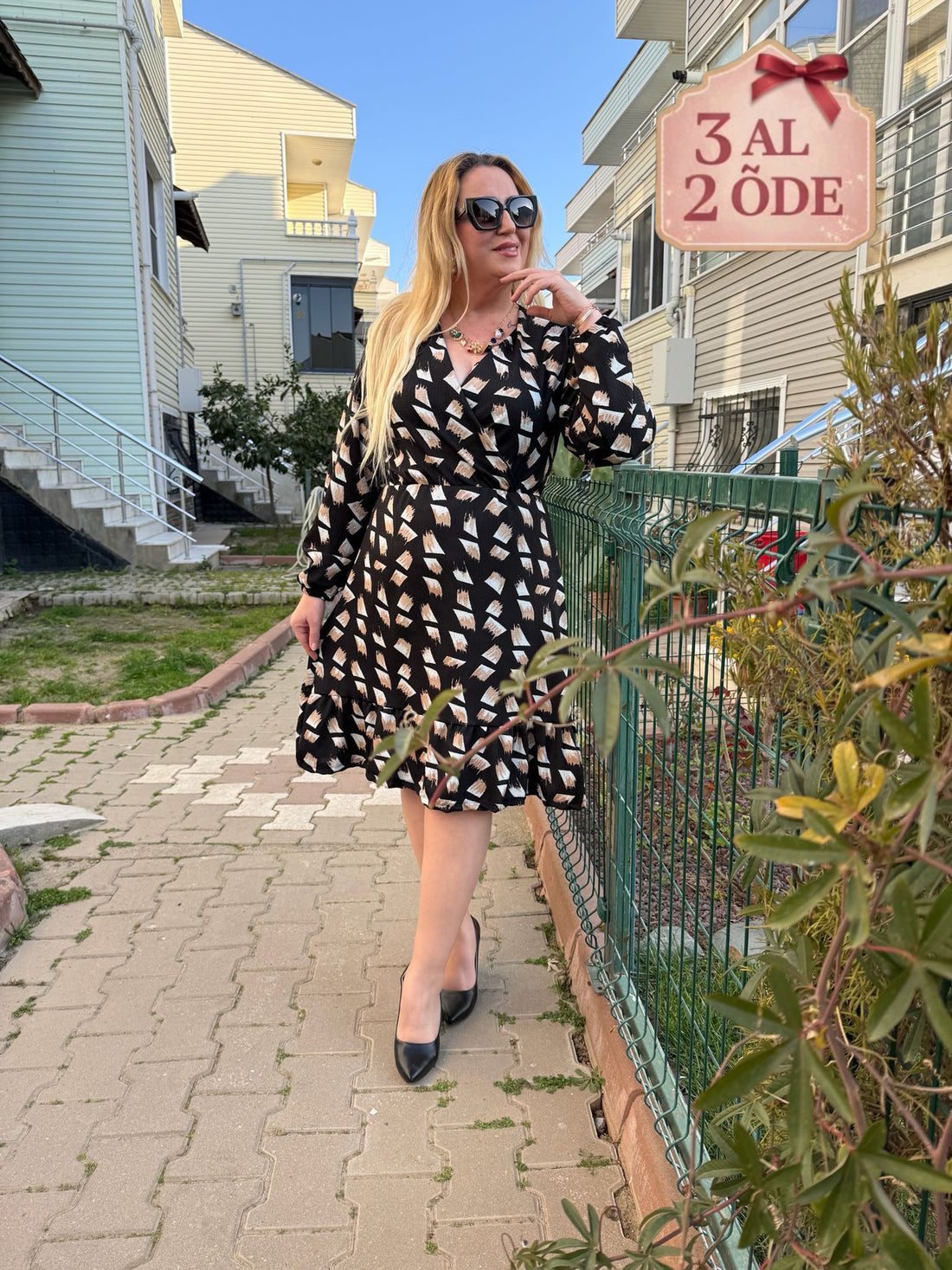 Kravuze Yaka Büyük Beden Siyah Desenli Elbise