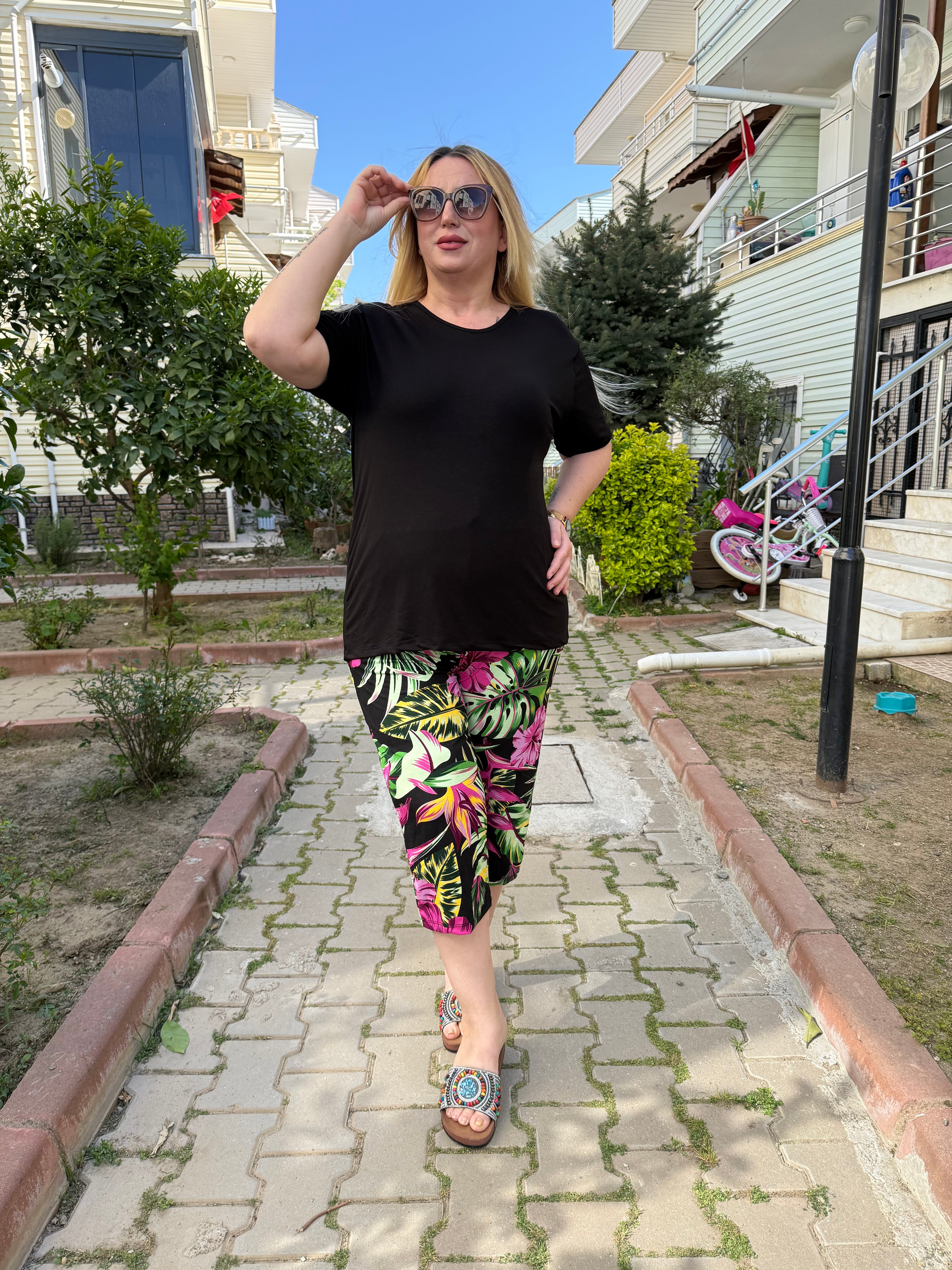 Siyah Yaprak Desenli Penye Kapri Takım