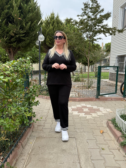 Siyah V Yaka Çizgili Detaylı Rahat Eşofman Takımı