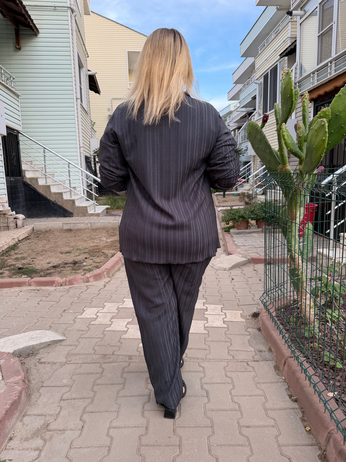 Antrasit Kendinden Çizgili Pantolon–Gömlek Takımı