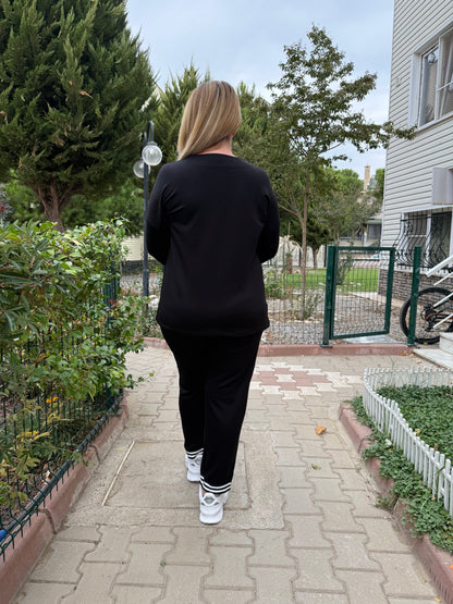 Siyah V Yaka Çizgili Detaylı Rahat Eşofman Takımı