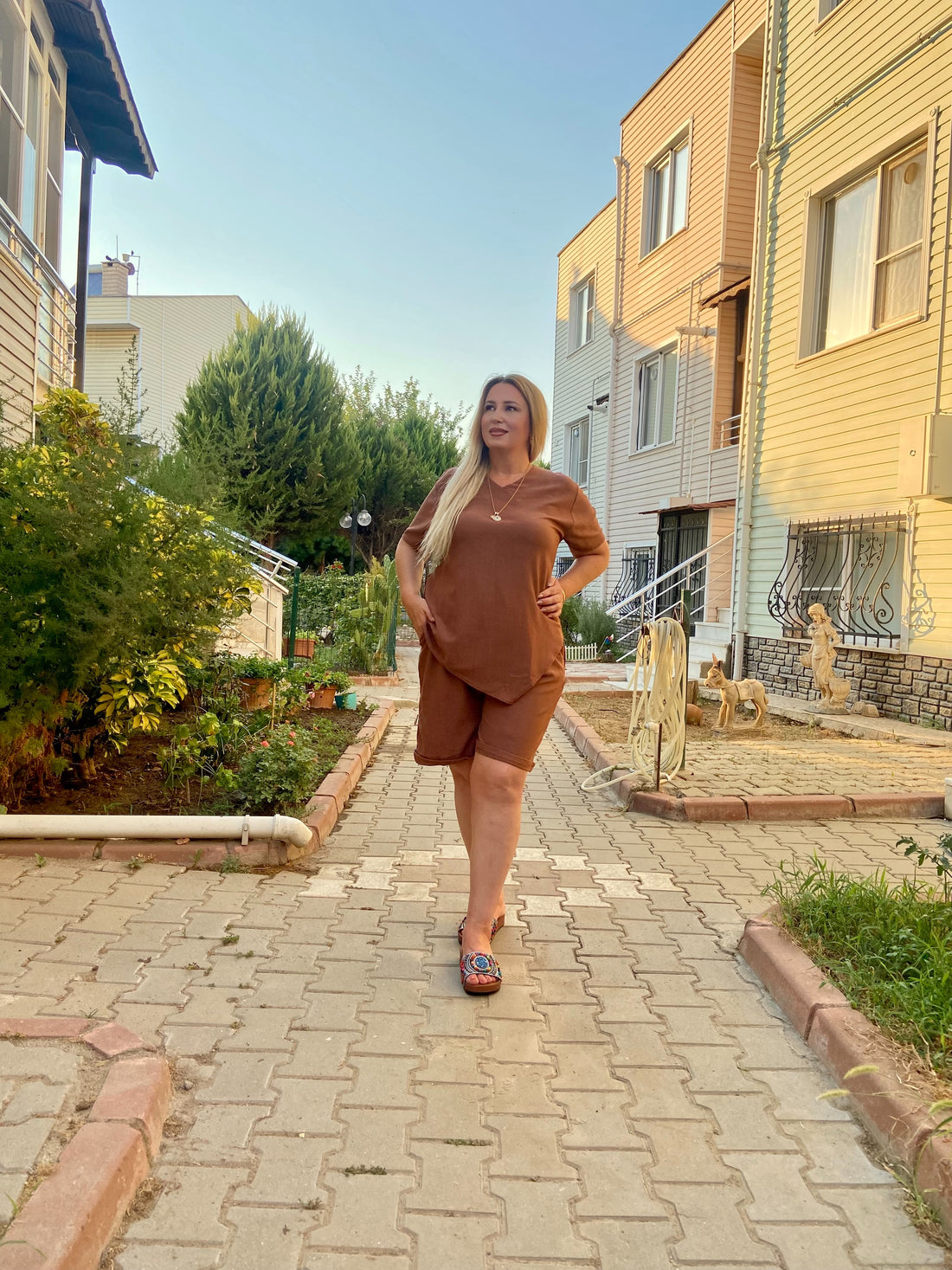 Tarçın Renk Cepli Şortlu Takım