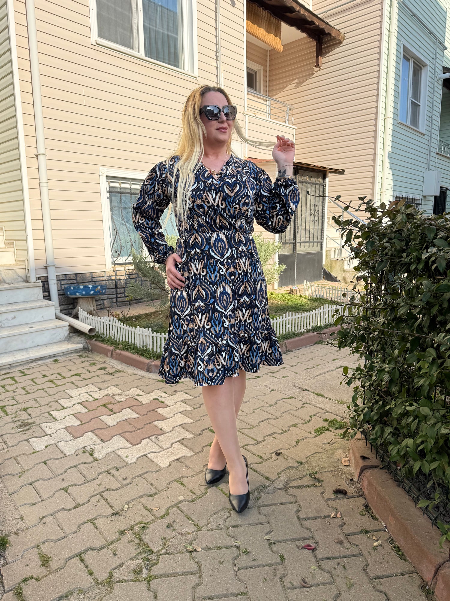 Kravuze Yaka Büyük Beden Mavi Desenli Elbise