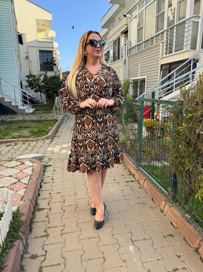 Kravuze Yaka Büyük Beden Kahve Renk Desenli Elbise