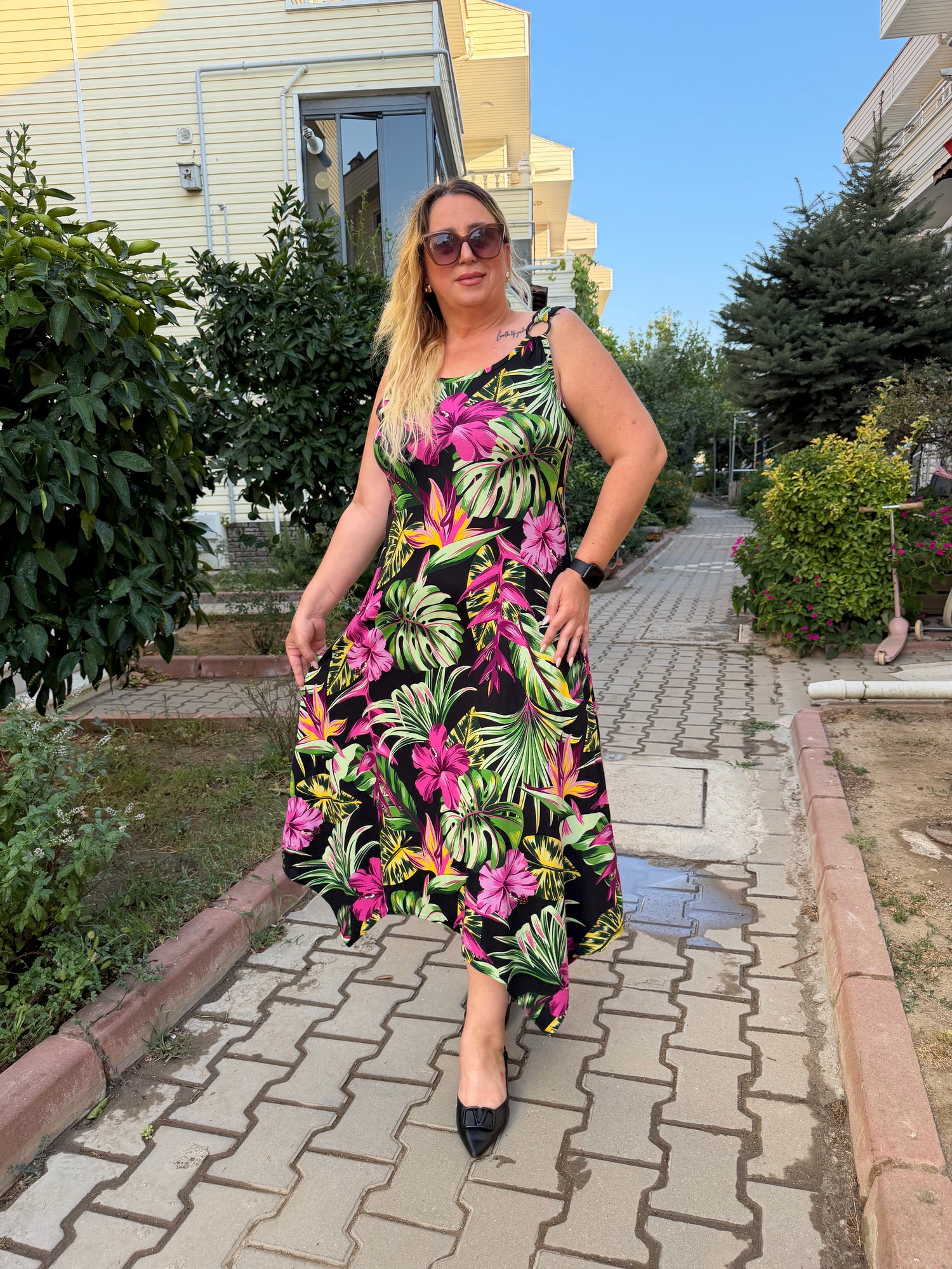 Siyah çiçek Desenli Penye Asklılı Elbise (Kopya)