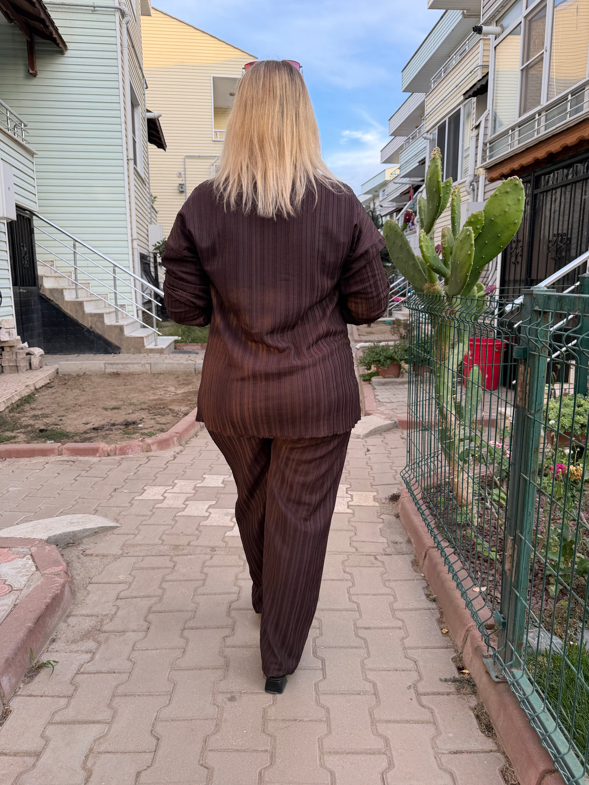 Kahve Kendinden Çizgili Pantolon–Gömlek Takımı