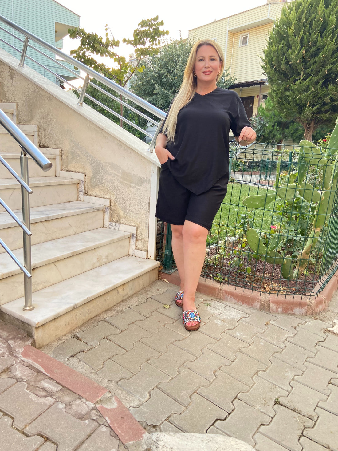 Siyah Cepli Şortlu Takım