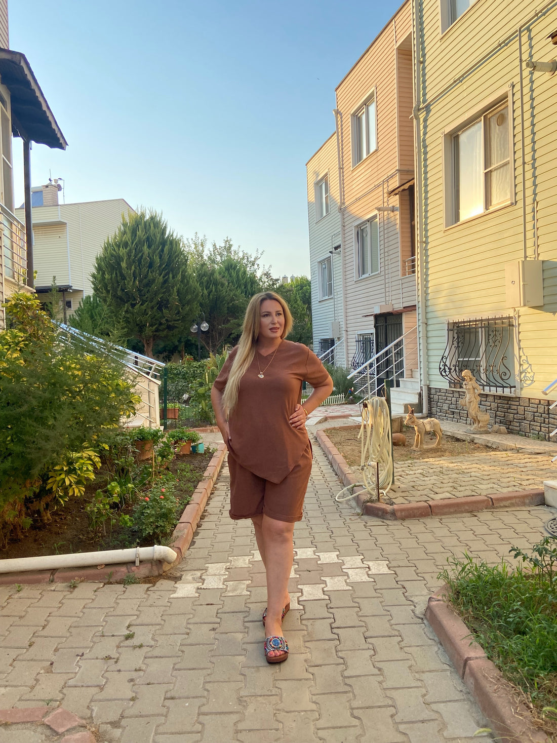 Tarçın Renk Cepli Şortlu Takım