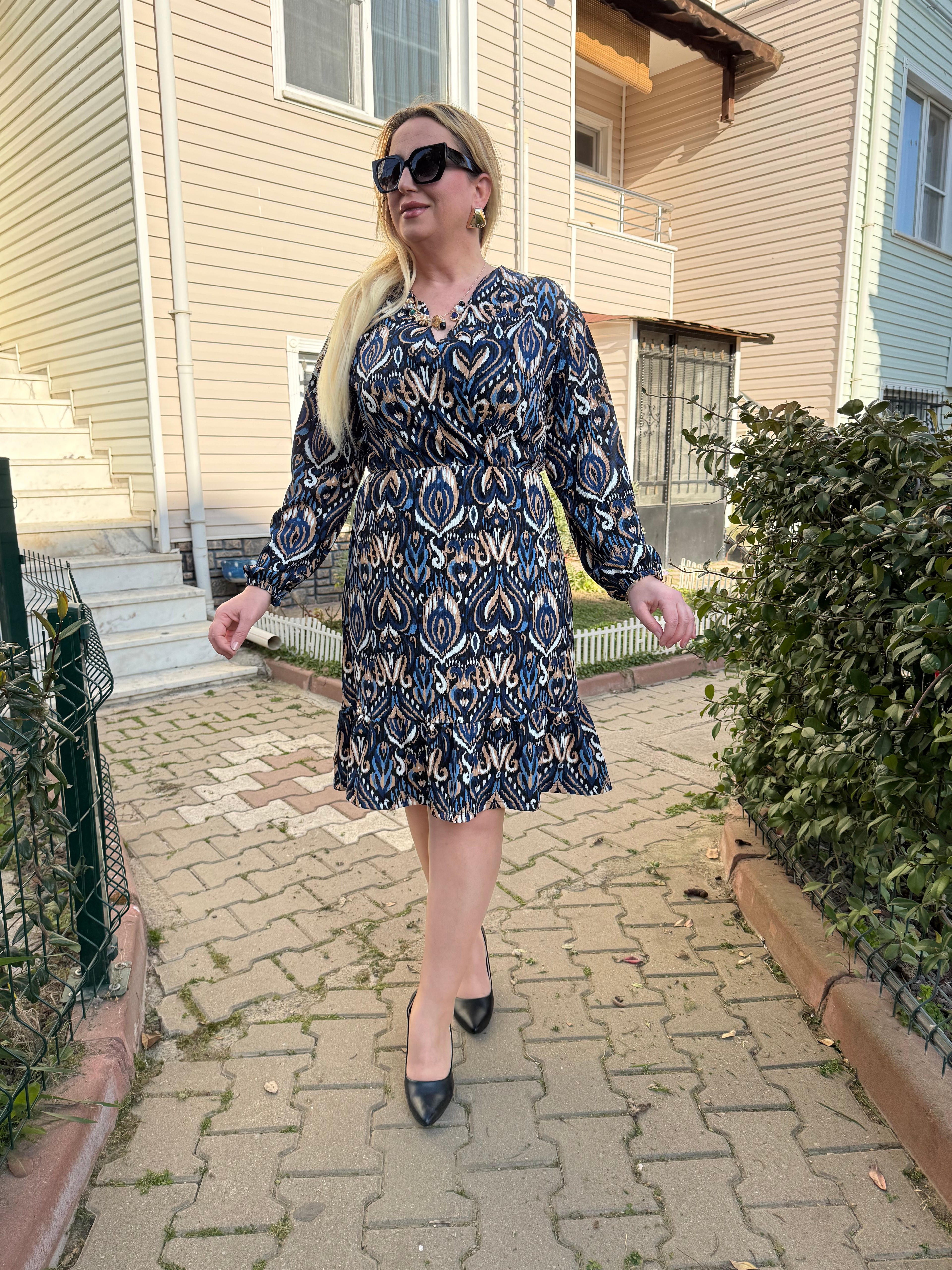 Kravuze Yaka Büyük Beden Mavi Desenli Elbise